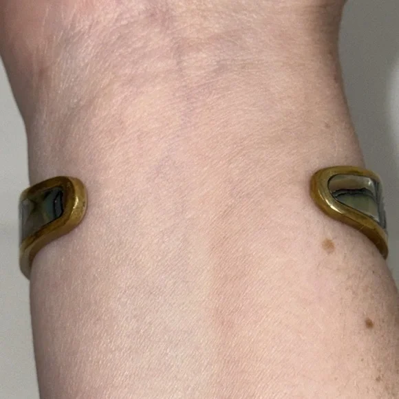 VINTAGE Abalone Inlay Cuff Bracelet With Mother of Pearl Daisy Flower - Picture 13 of 13